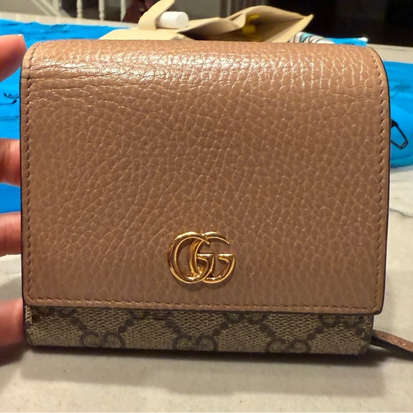 Gucci Beige Calfskin GG Supreme Monogram Marmont Bi-color Medium Wallet 2000s - Picture 1 of 16